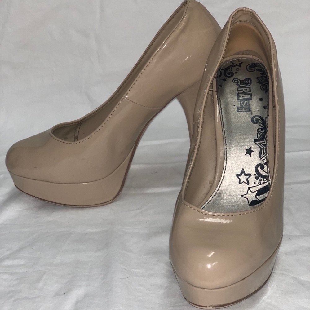 Wide width platform stilettos